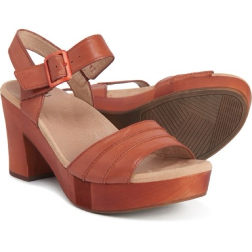 NIB Earth Oak Chestnut platform sandals in Terra Cotta
